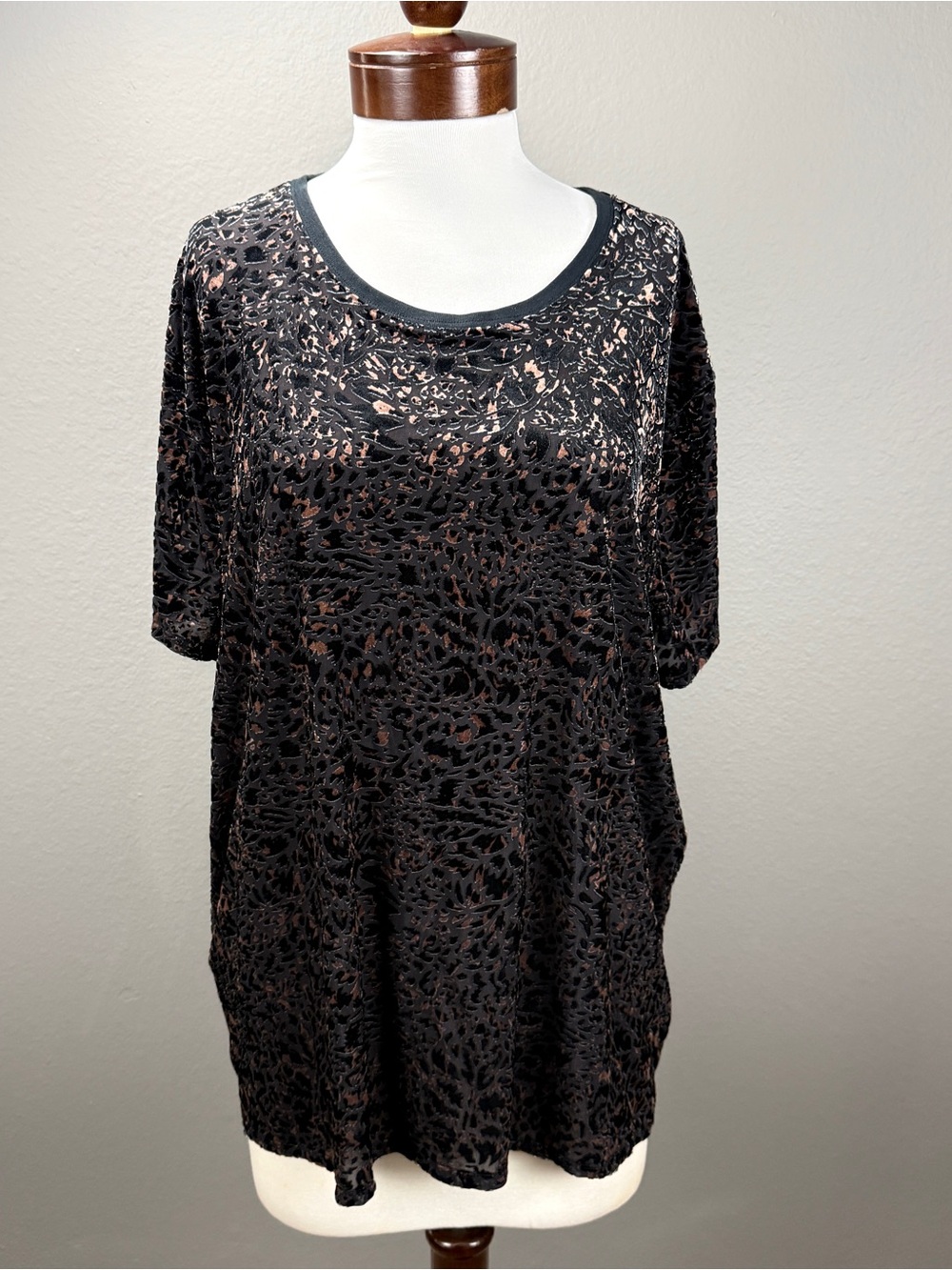 Free People We the Free Black Brown Velvet Burnout Sheer Cheetah Print Tee Sz XL